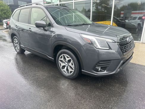 Used 2022 Subaru Forester Premium AWD/4WD image 1
