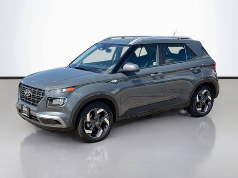 Certified 2025 Hyundai Venue SEL FWD image 4