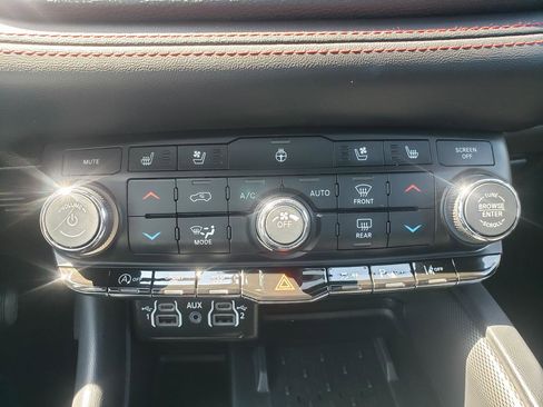 Used 2025 Dodge Durango GT AWD/4WD image 20