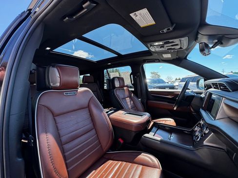 Used 2023 GMC Yukon Denali Ultimate AWD/4WD image 29