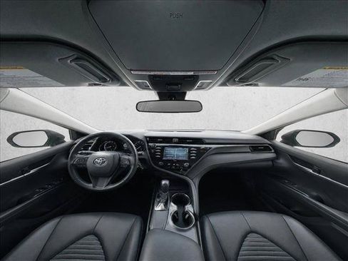 Used 2020 Toyota Camry SE FWD image 17