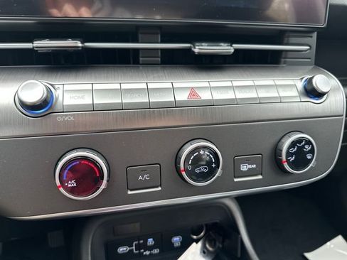 New 2026 Hyundai Kona SE image 8