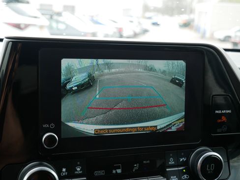 Used 2023 Toyota Highlander L image 27