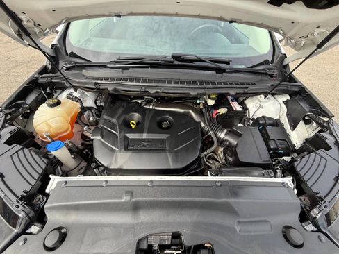 Used 2017 Ford Edge SEL image 34