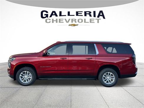 New 2026 Chevrolet Suburban LT image 4