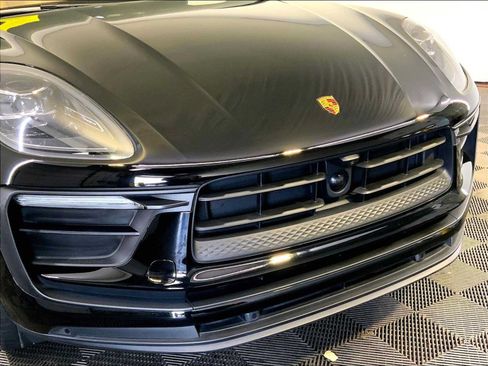 Certified 2023 Porsche Macan AWD/4WD image 34
