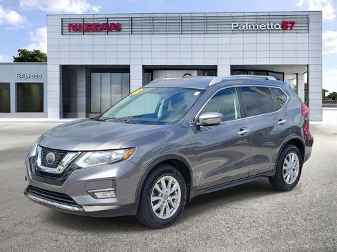 Used 2018 Nissan Rogue SV w/ Premium Package FWD image 3