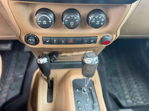 Used 2012 Jeep Wrangler Unlimited Sahara w/ Dual Top Group AWD/4WD image 15