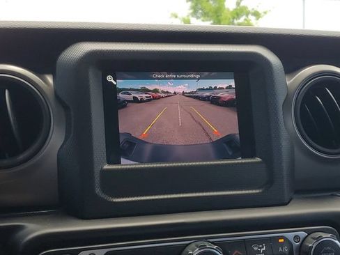 Used 2023 Jeep Gladiator Sport AWD/4WD image 27