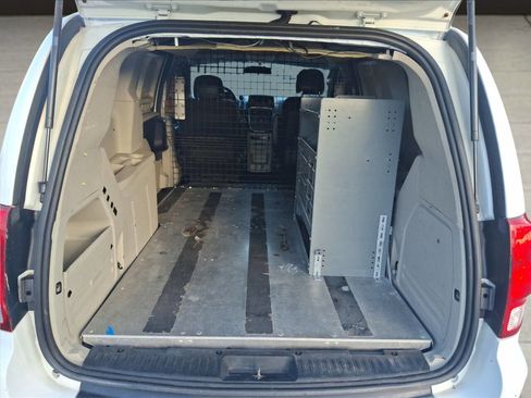 Used 2014 RAM C/V Tradesman image 16