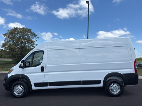 Used 2026 RAM ProMaster 2500 w/ Convenience Group FWD image 8