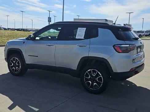Used 2024 Jeep Compass Trailhawk AWD/4WD image 6