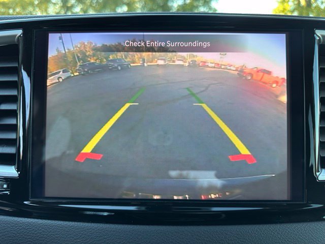Used 2024 Chrysler Pacifica Touring-L FWD image 27