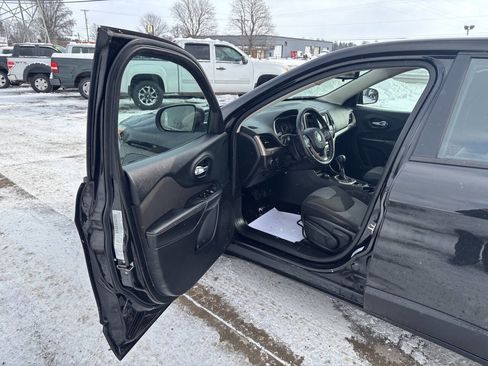 Used 2016 Jeep Cherokee Sport w/ Cold Weather Group image 15