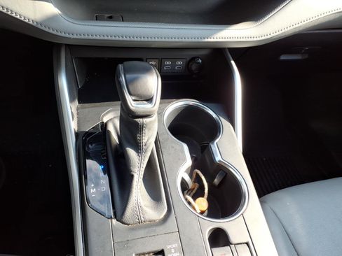 Used 2022 Toyota Highlander XLE image 13