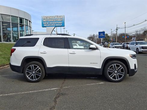 Used 2023 GMC Acadia SLT w/ Preferred Package image 8