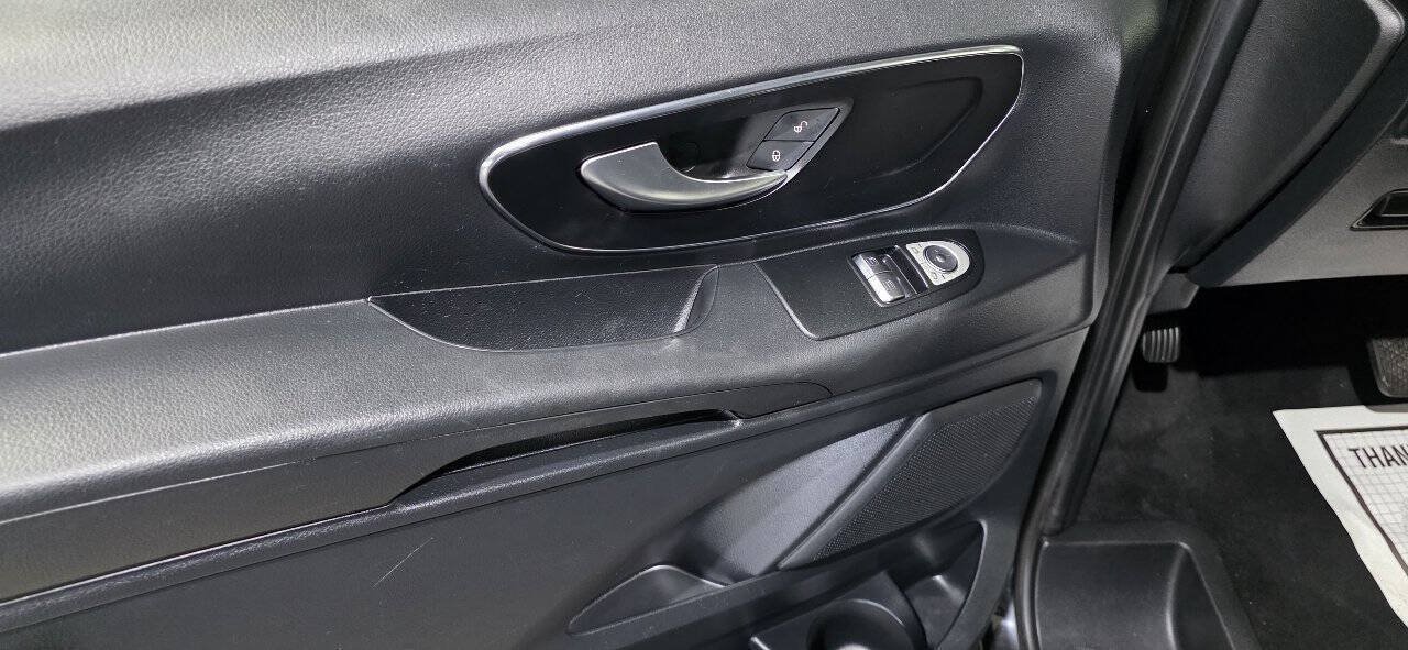 Used 2018 Mercedes-Benz Metris Passenger image 11