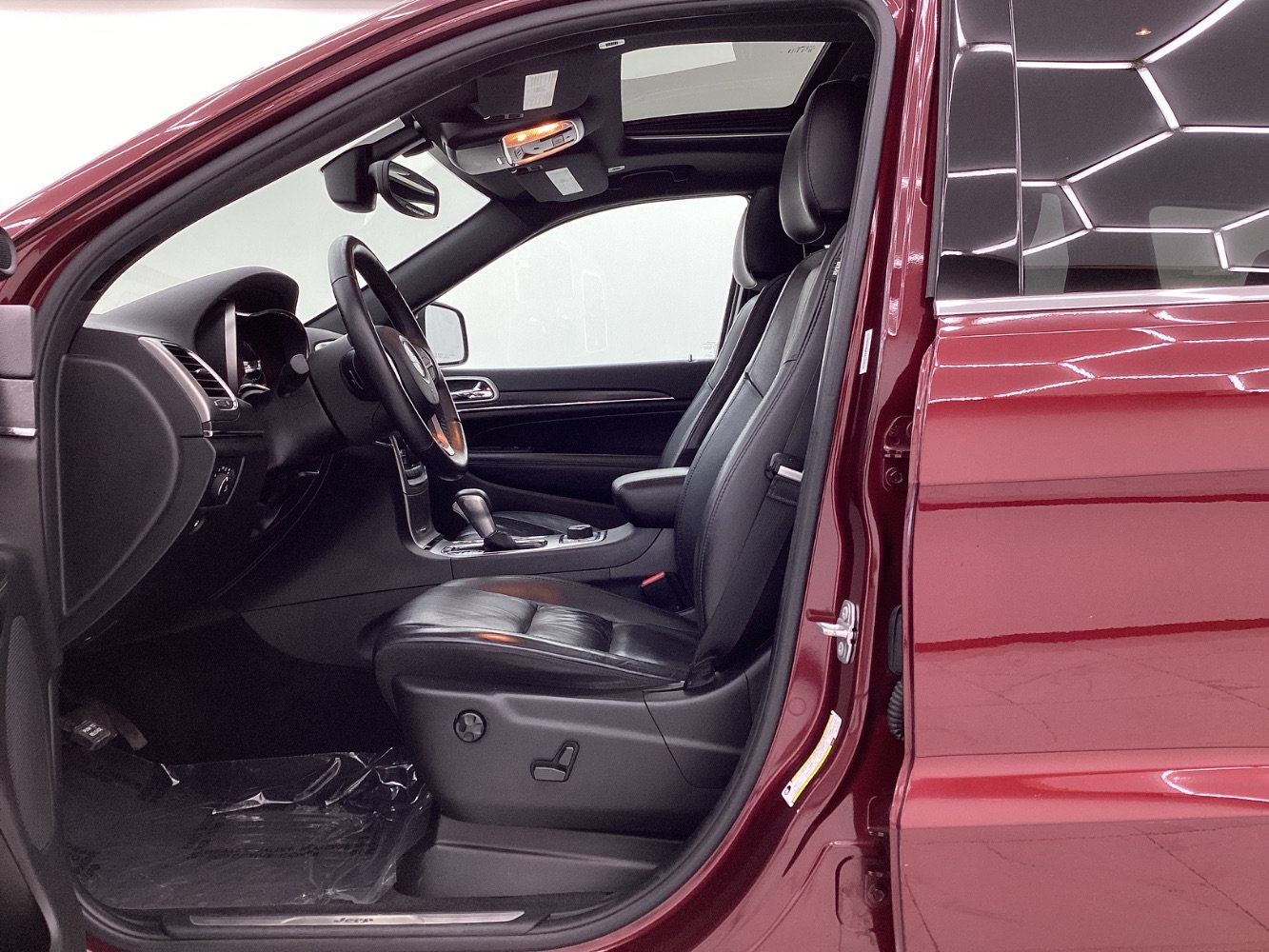 Used 2018 Jeep Grand Cherokee Limited AWD/4WD image 14