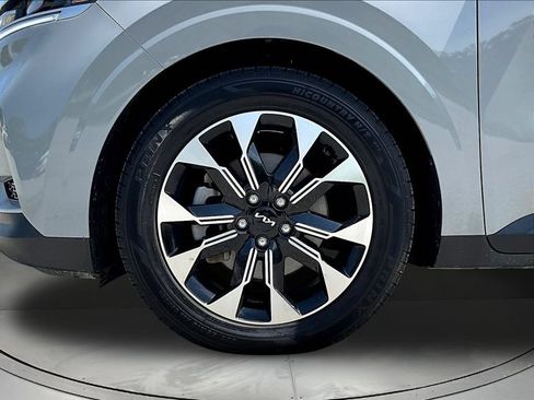 Used 2023 Kia Carnival EX FWD image 36