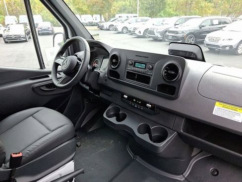 Used 2025 Mercedes-Benz Sprinter 2500 image 10