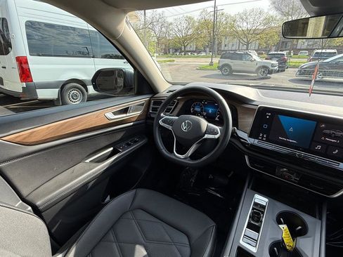 Used 2024 Volkswagen Atlas SE image 12
