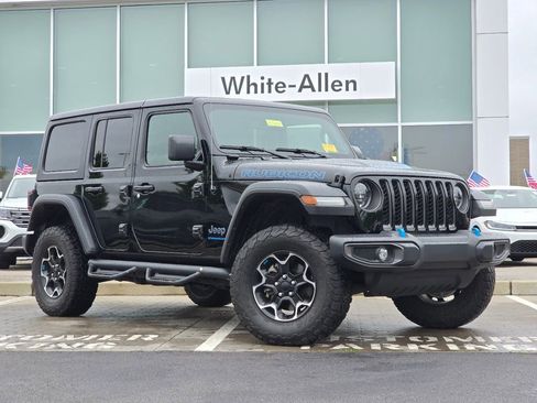 Used 2023 Jeep Wrangler Unlimited Rubicon 4xe w/ Cold Weather Group AWD/4WD image 2