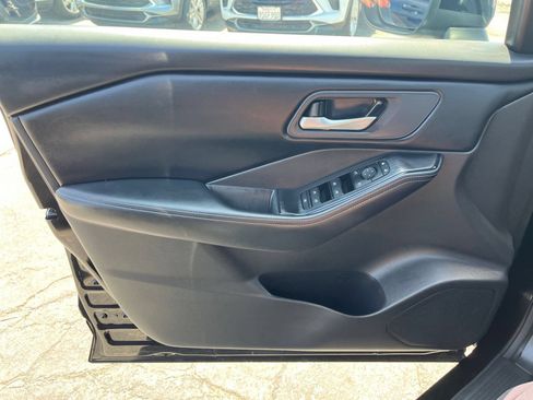 Used 2025 Nissan Rogue SV FWD image 18