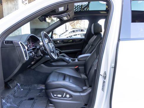 Certified 2021 Porsche Cayenne AWD/4WD image 27