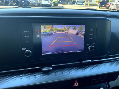 Used 2024 Kia Carnival LX image 23