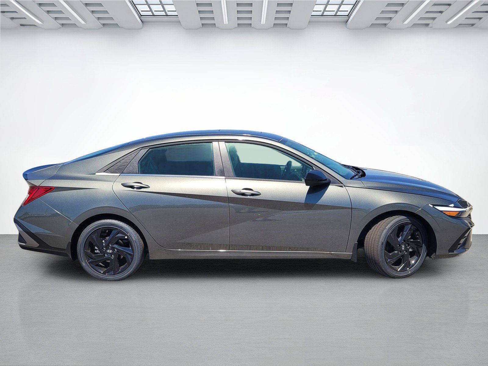 New 2026 Hyundai Elantra SEL Sport Premium FWD image 3