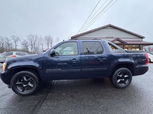Used 2012 Chevrolet Avalanche LT image 3