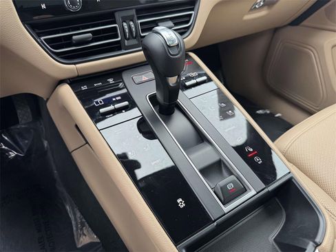 Used 2024 Porsche Macan image 28