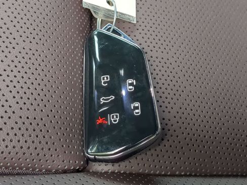 New 2025 Volkswagen ID. Buzz Pro S image 33