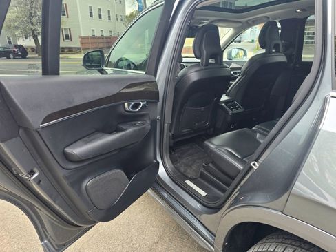 Used 2018 Volvo XC90 T5 Momentum w/ Convenience Package AWD/4WD image 13