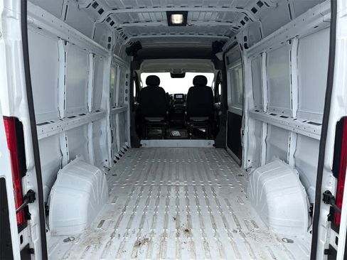 Used 2025 RAM ProMaster 2500 w/ Convenience Group image 17