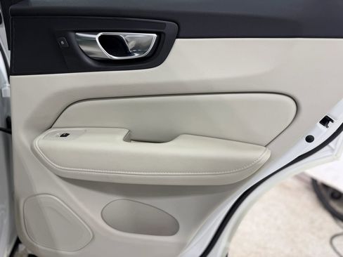 Used 2021 Volvo XC60 T5 Inscription w/ Protection Package FWD image 31