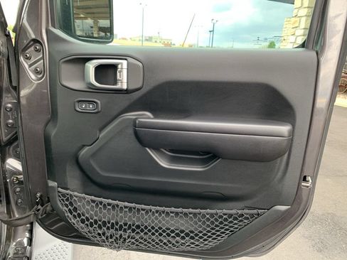 Used 2020 Jeep Wrangler Sport AWD/4WD image 30
