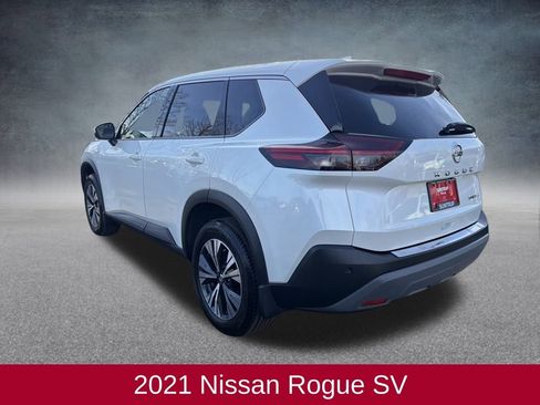 Used 2021 Nissan Rogue SV image 3
