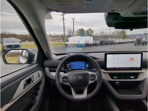 Used 2025 Ford Explorer Active w/ Active Comfort Package image 14
