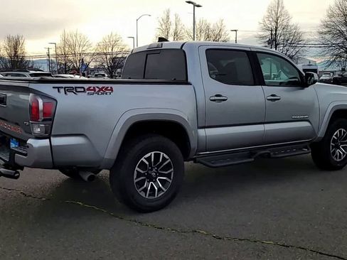 Used 2022 Toyota Tacoma TRD Sport image 8