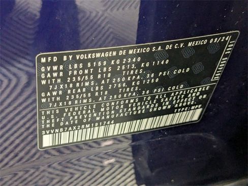 Used 2024 Volkswagen Tiguan SE image 39