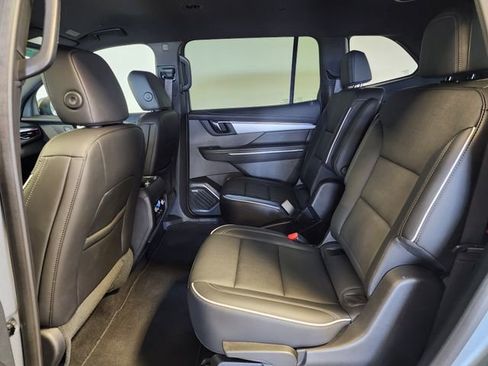 Certified 2025 Buick Enclave Preferred image 15