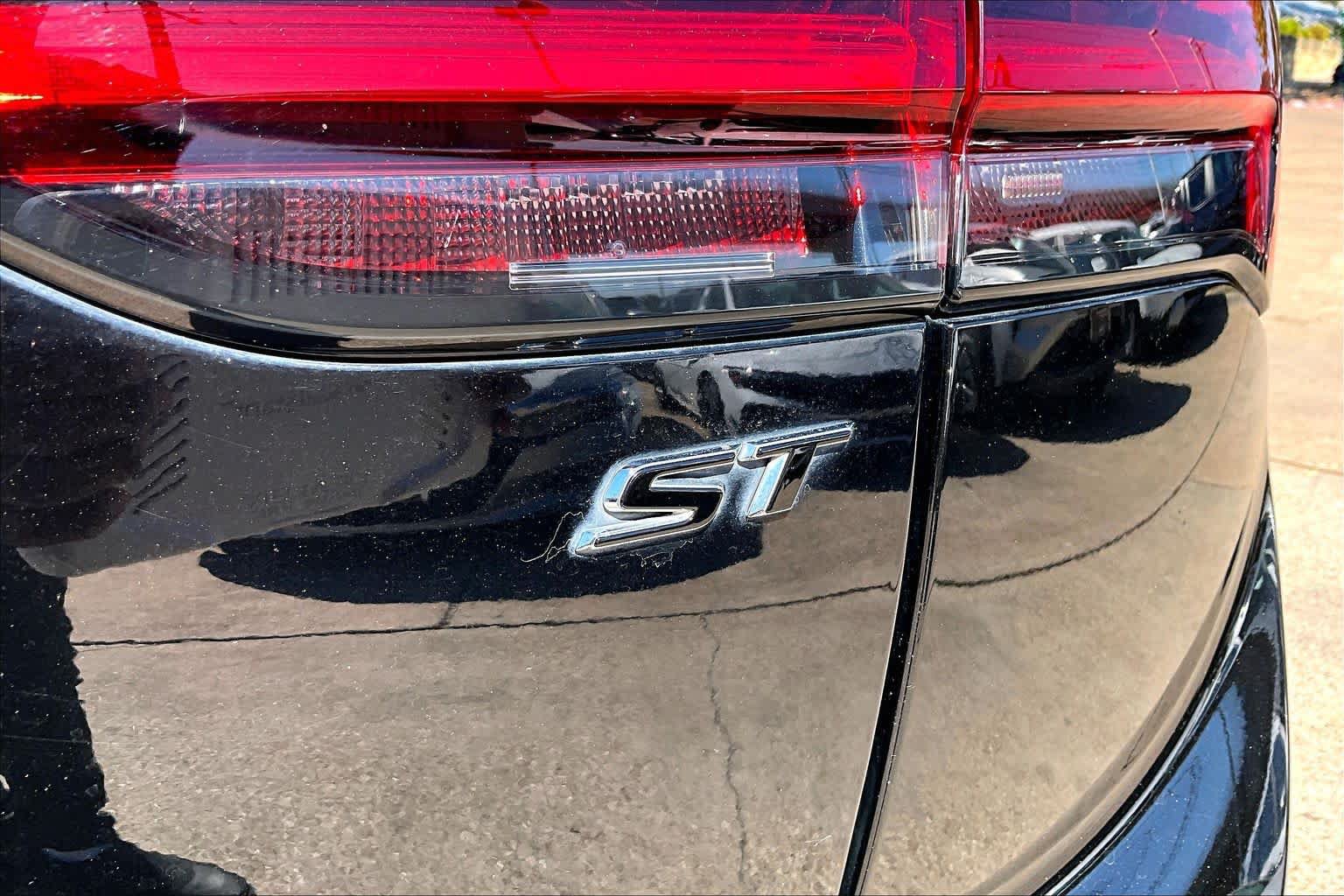 Used 2021 Buick Envision Essence w/ Technology Package I FWD image 9