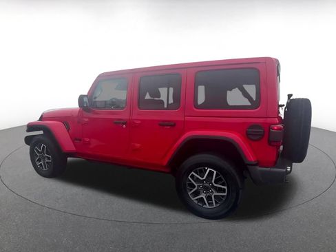Used 2025 Jeep Wrangler Unlimited Sahara AWD/4WD image 9