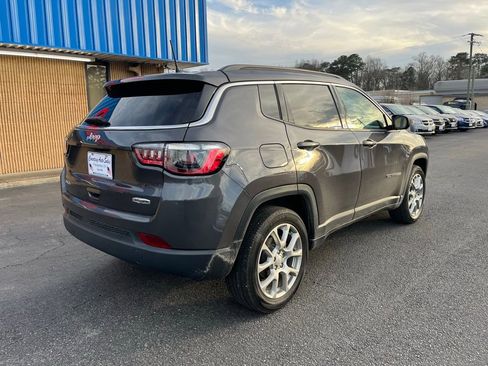 Used 2024 Jeep Compass Latitude image 4