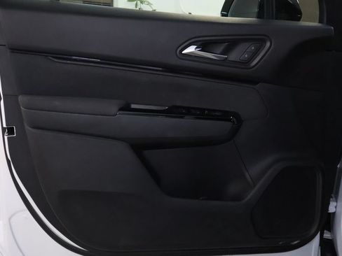 Used 2025 Honda Prologue EX image 12