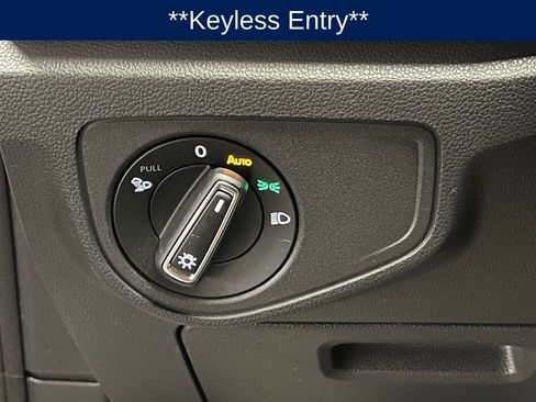 Used 2022 Volkswagen Atlas Cross Sport SE image 17