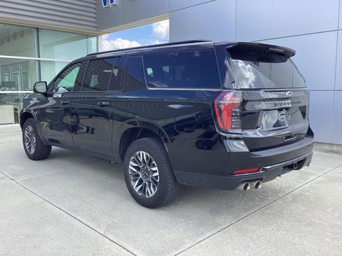 Used 2025 Chevrolet Suburban Z71 AWD/4WD image 4