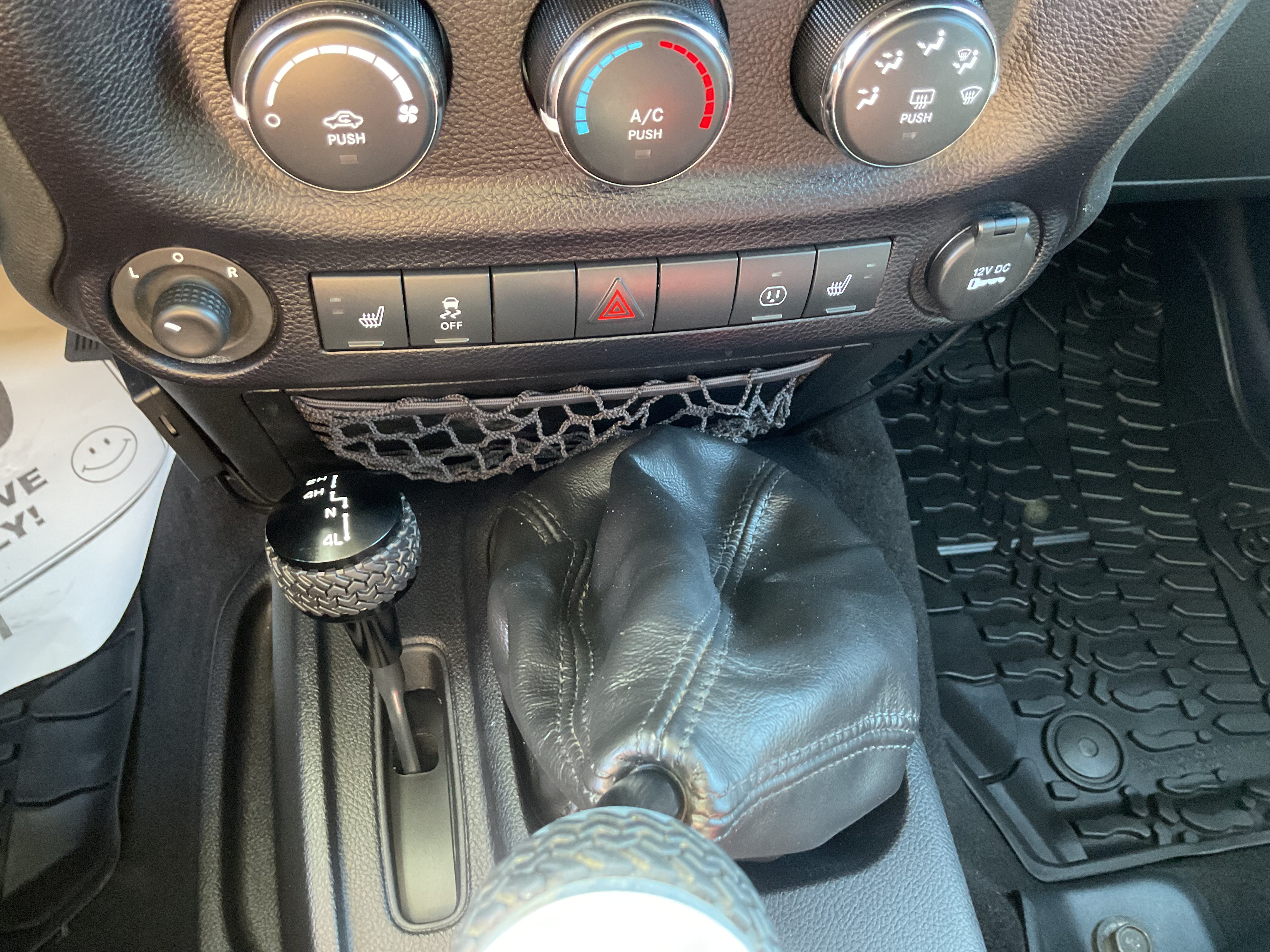 Used 2015 Jeep Wrangler Unlimited Rubicon AWD/4WD image 17