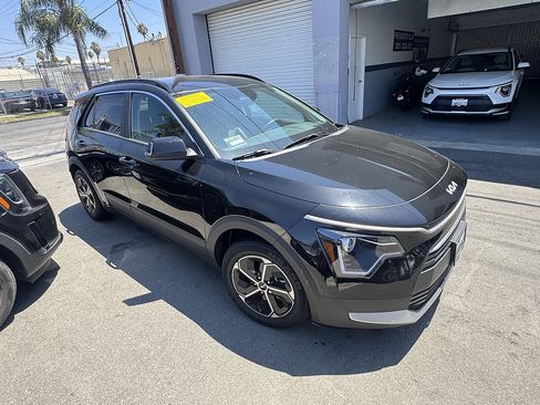 Used 2023 Kia Niro EX FWD image 2